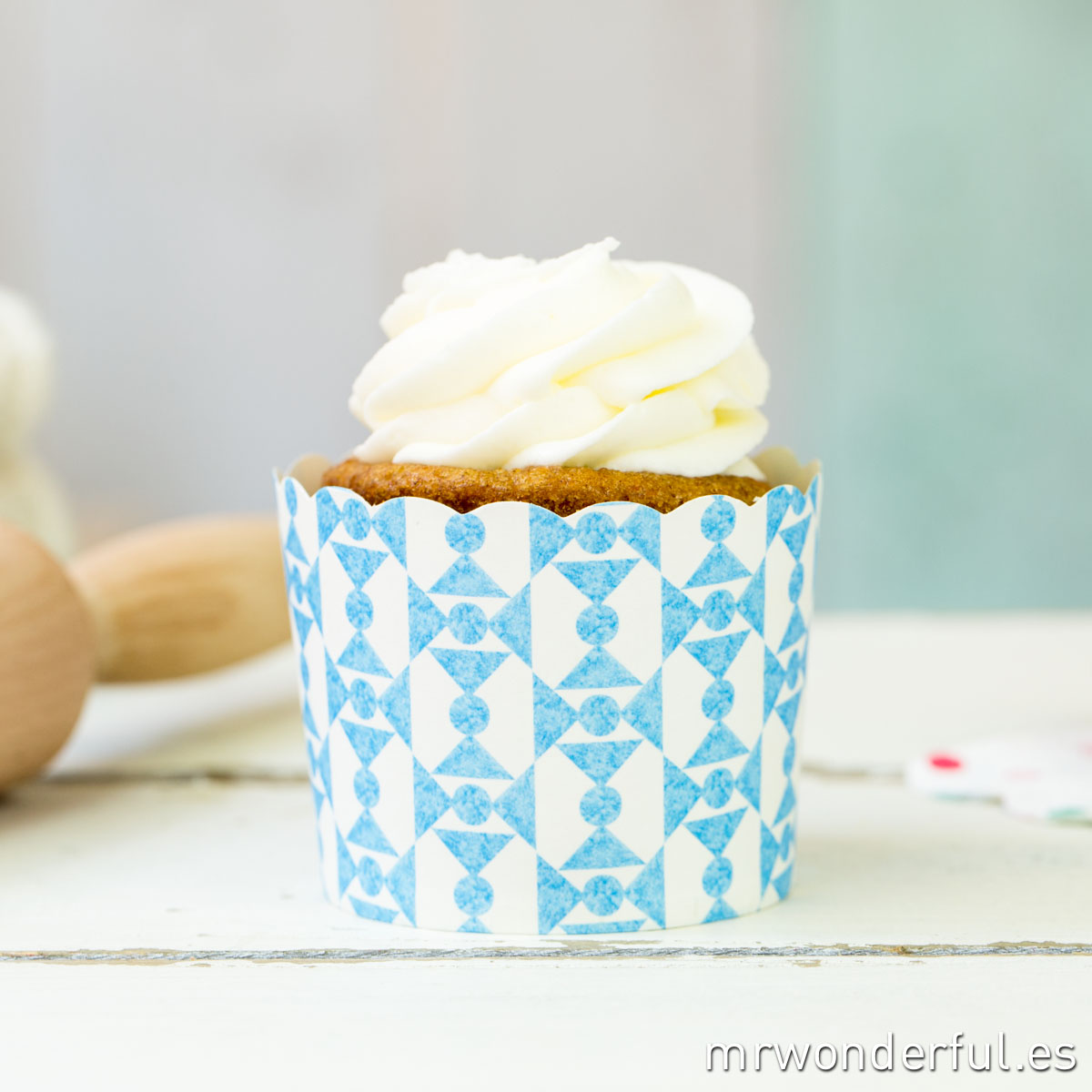 mrwonderful_GL0115_3_moldes-cupcakes_blanco-pajarias-azules-6