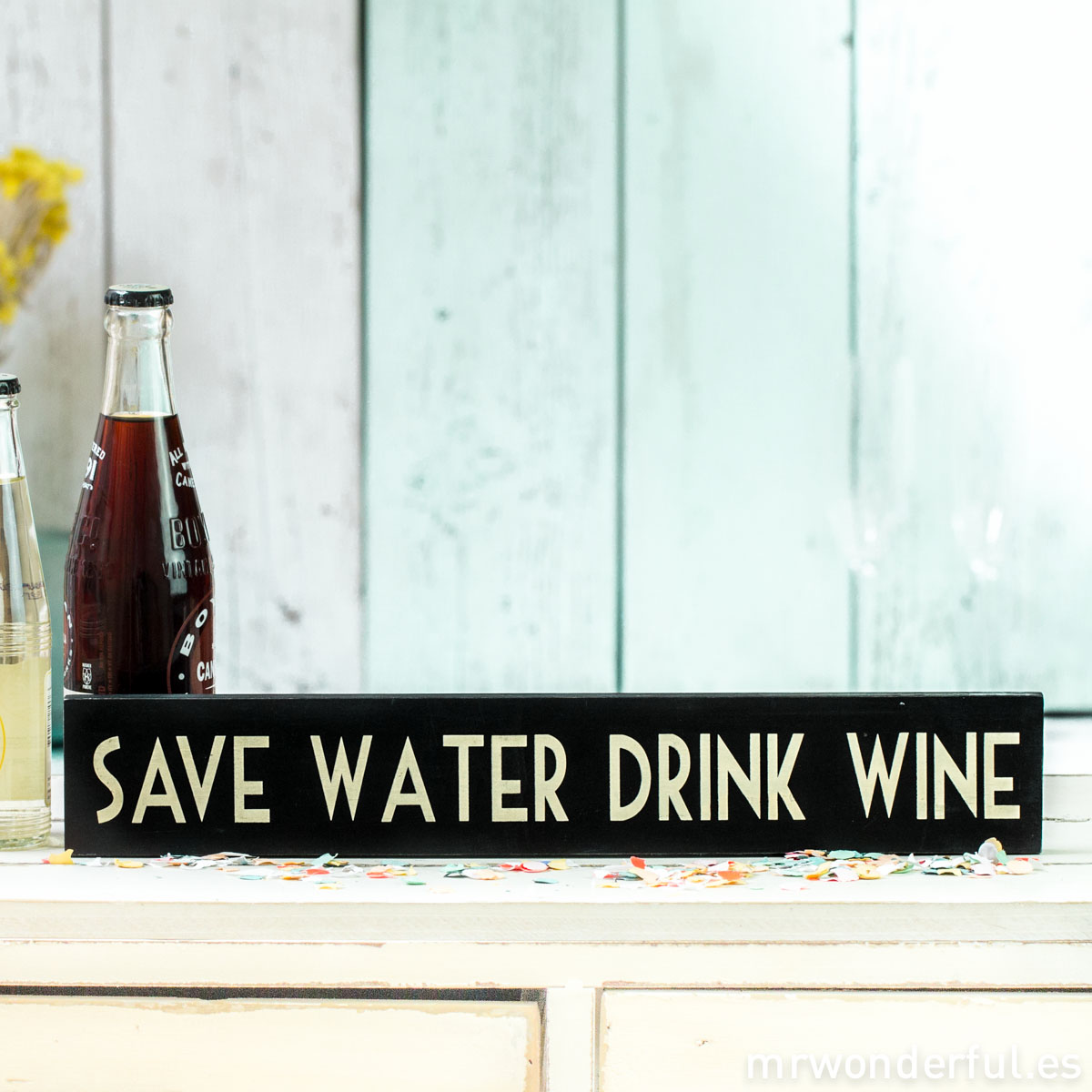 mrwonderful_854_letrero-madera_save-water_drink-wine-4