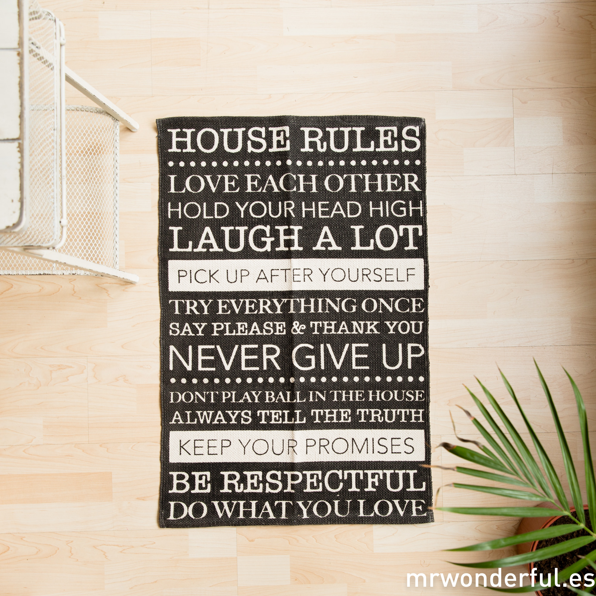 mrwonderful_dm0053_1_alfombra-pequeña-house-rules-negro-6