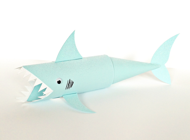 6-shark-paper-tube-craft