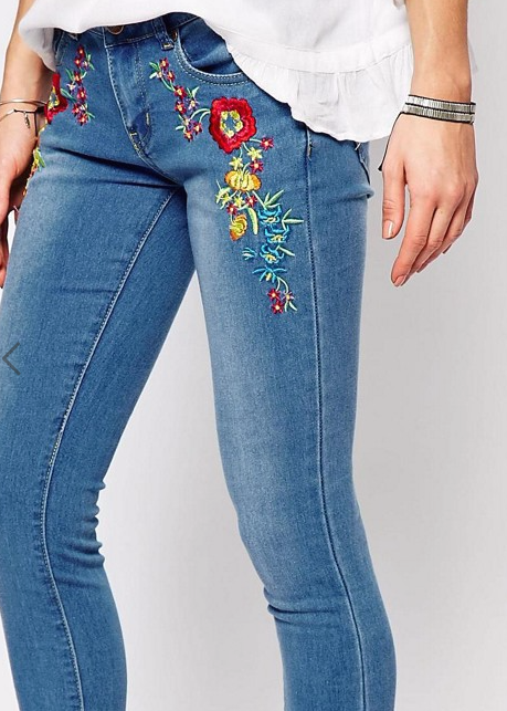 jeans con bordados