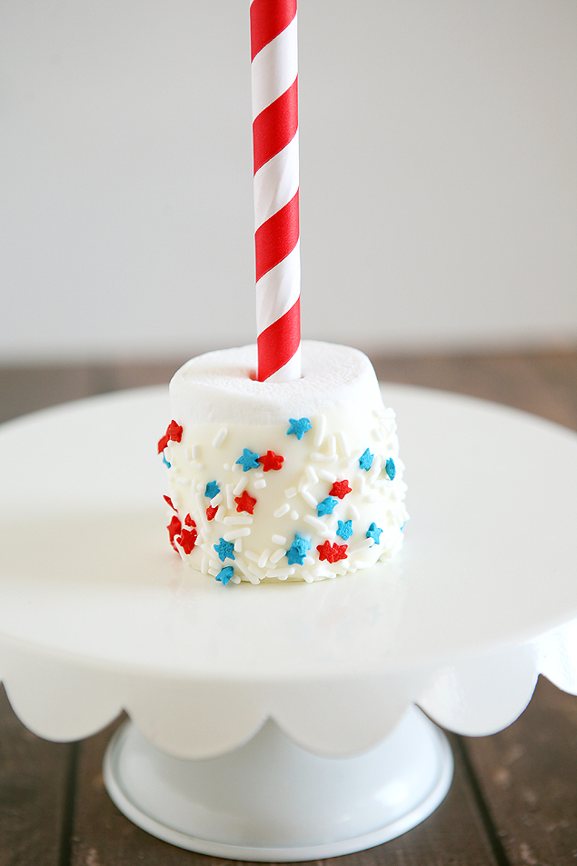 dipped-marshmallow-pops-fourth-of-july
