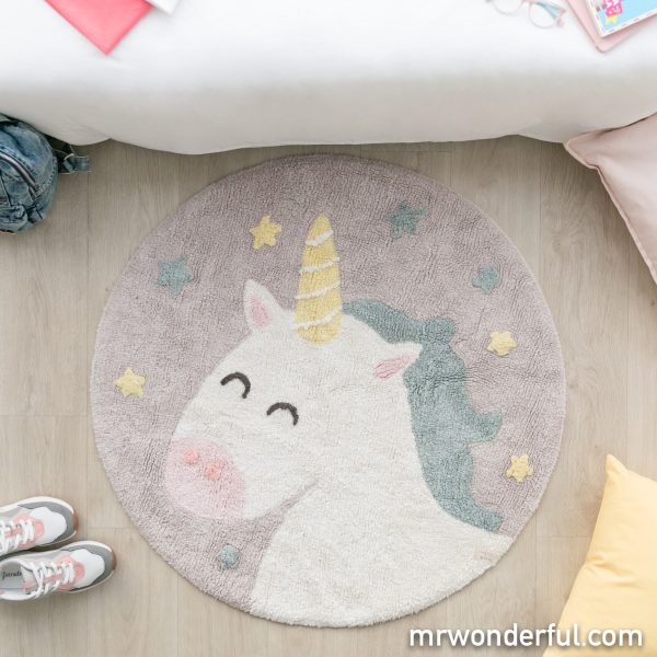 Unicornio de Mr. Wonderful decorando una práctica alfombra lavable