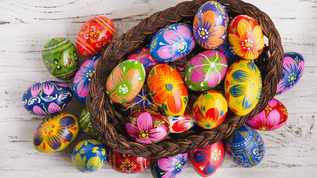 pintar huevos de pascua bonitos